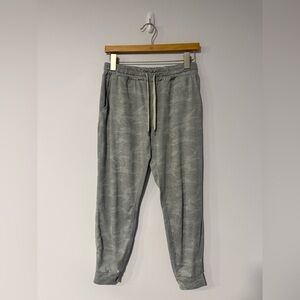 Vuori Performance Jogger Light Gray Camo Size Small 25” Inseam